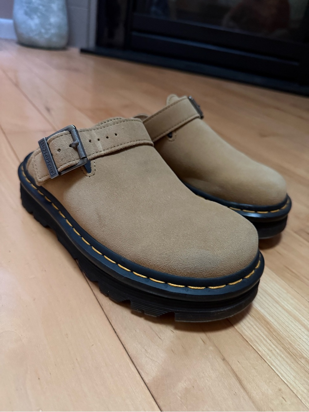 Dr Doc Martens Zebzag Tan Suede Mules Free People Clogs Slip On Shoes Sz 7 38